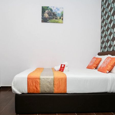Oyo 250 Palazzo Hotel Kulai Johor Bahru Extérieur photo